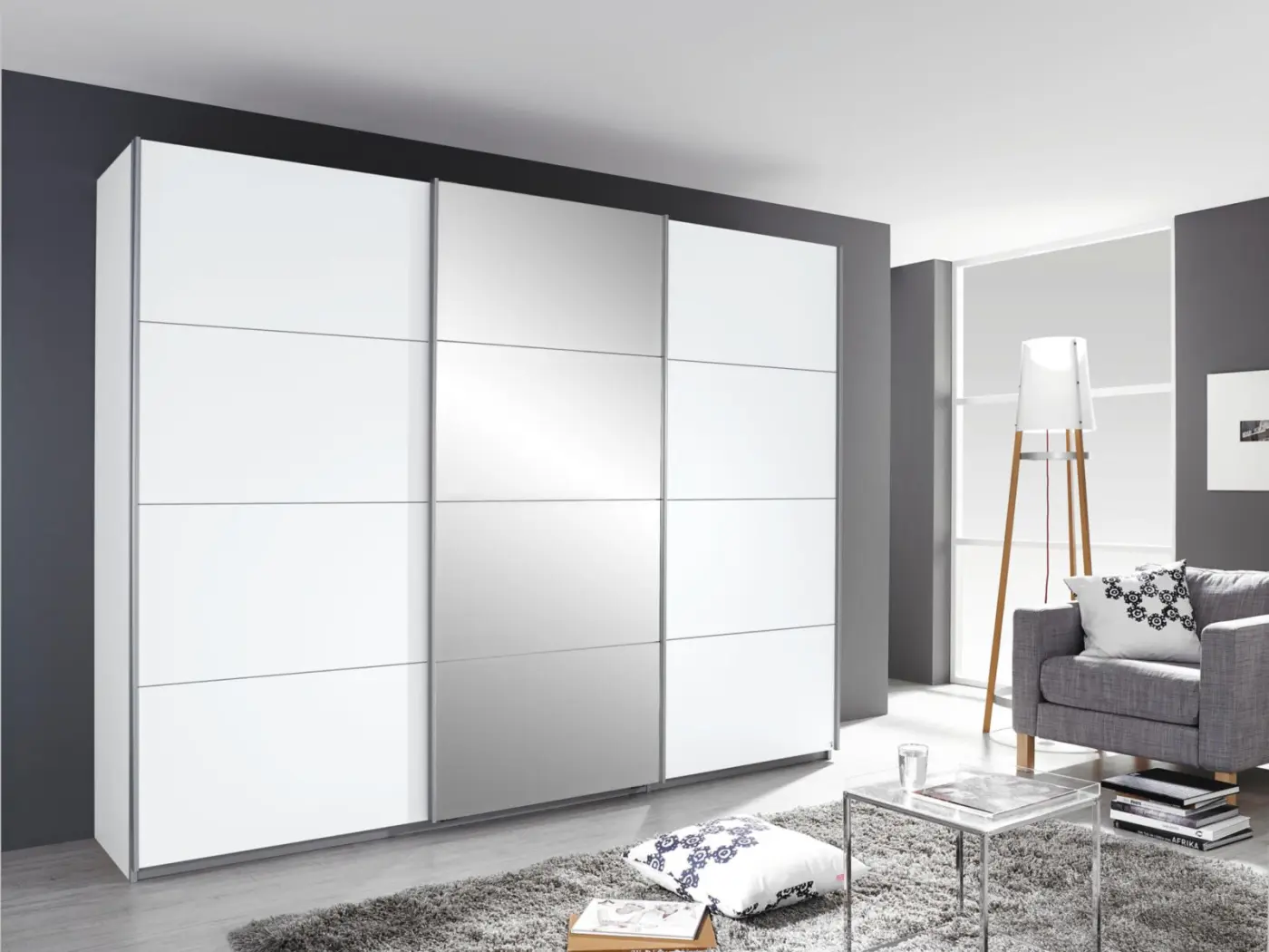 Schwebetürenschrank mit Spiegeltür