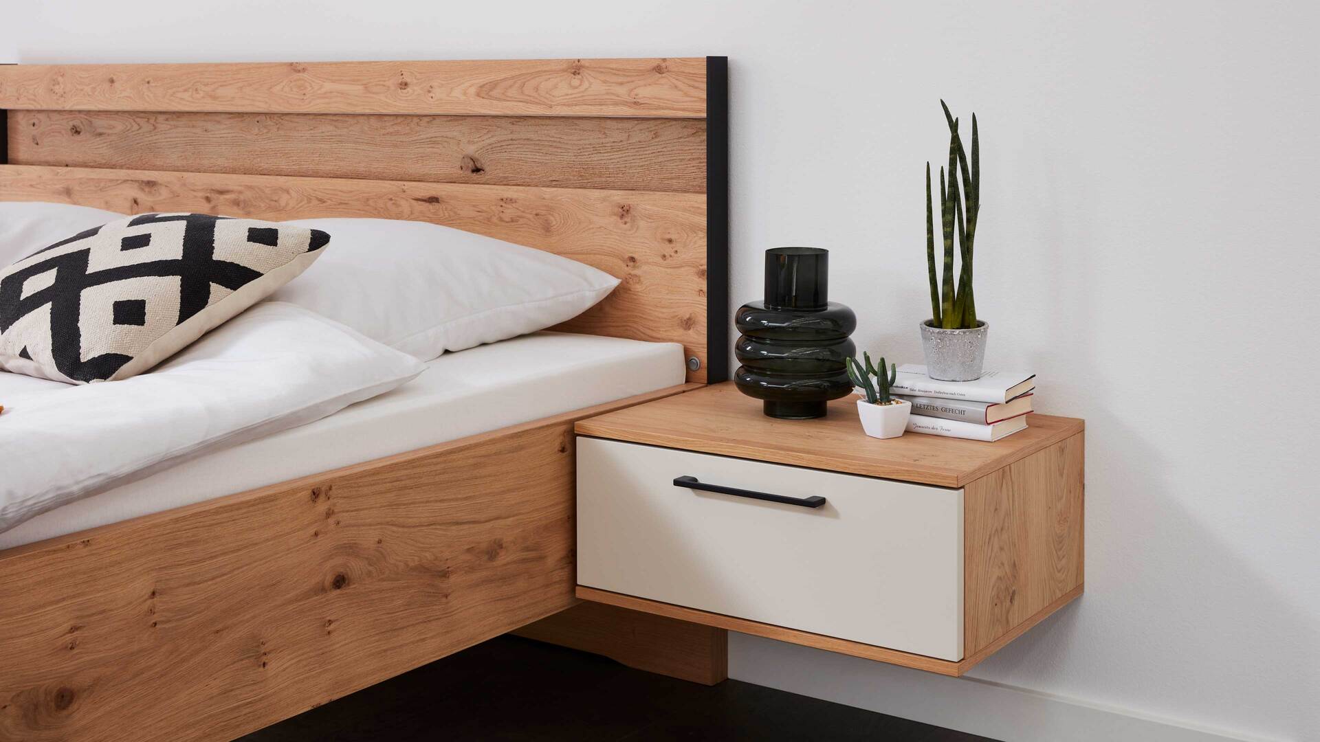 Interliving Schlafzimmer Serie 1024 – Nachtkonsole