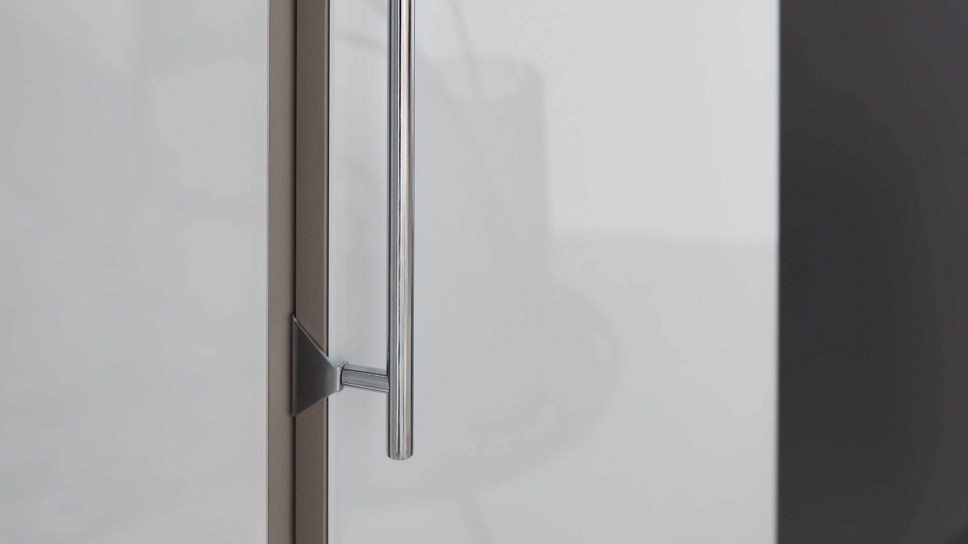 Interliving Kleiderschrank Serie 1205 – Kleiderschrank