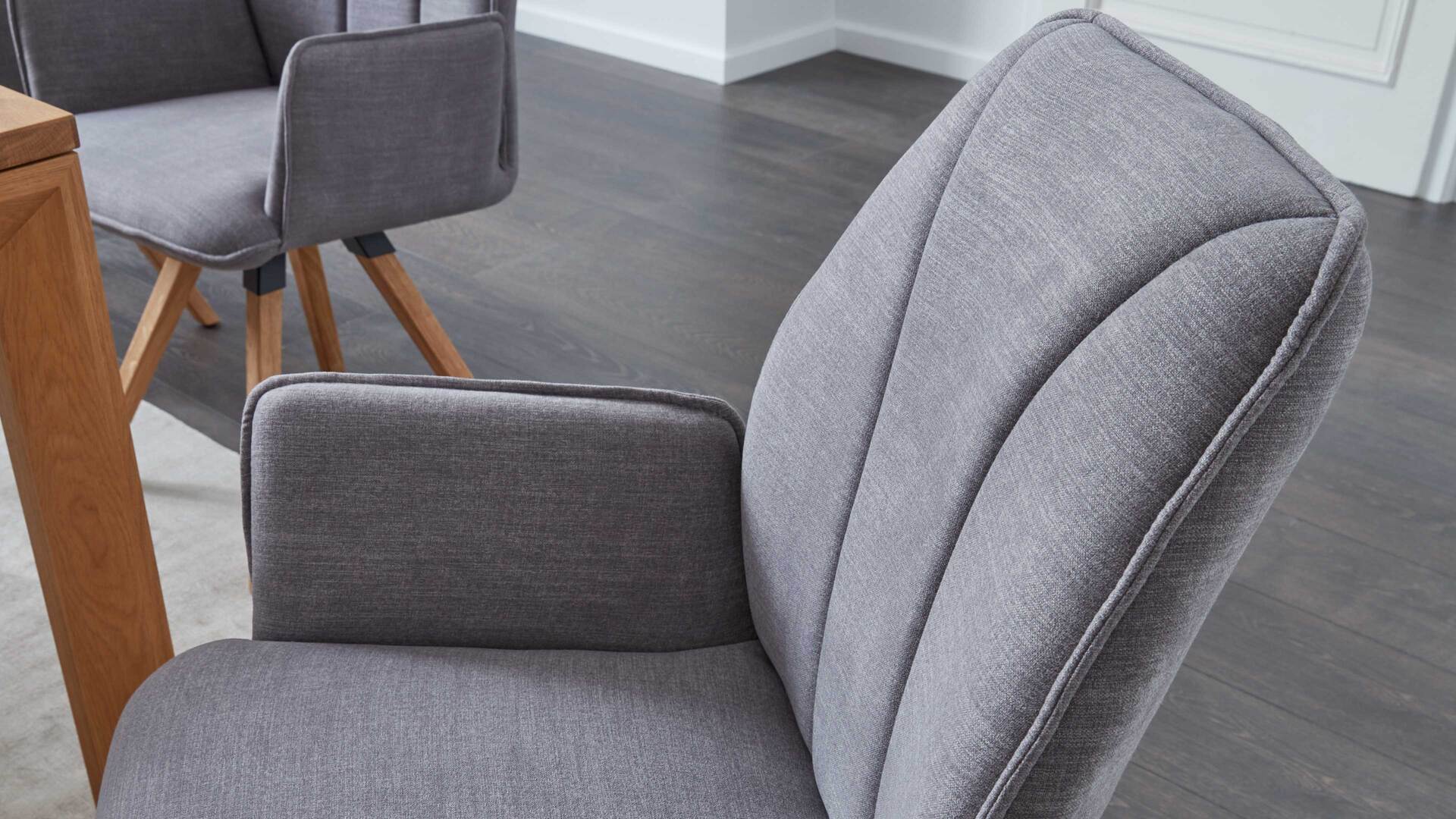 Interliving Esszimmer Serie 5102 – Armlehn-Polsterstuhl