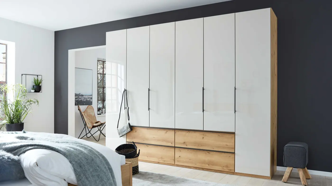 Interliving Kleiderschrank Serie 1205 – Kleiderschrank