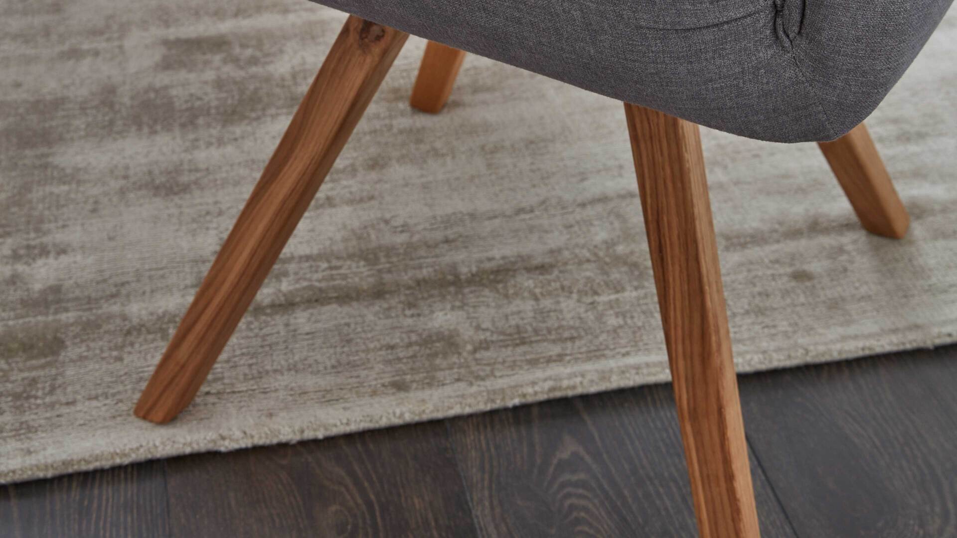 Interliving Esszimmer Serie 5102 – Armlehn-Polsterstuhl