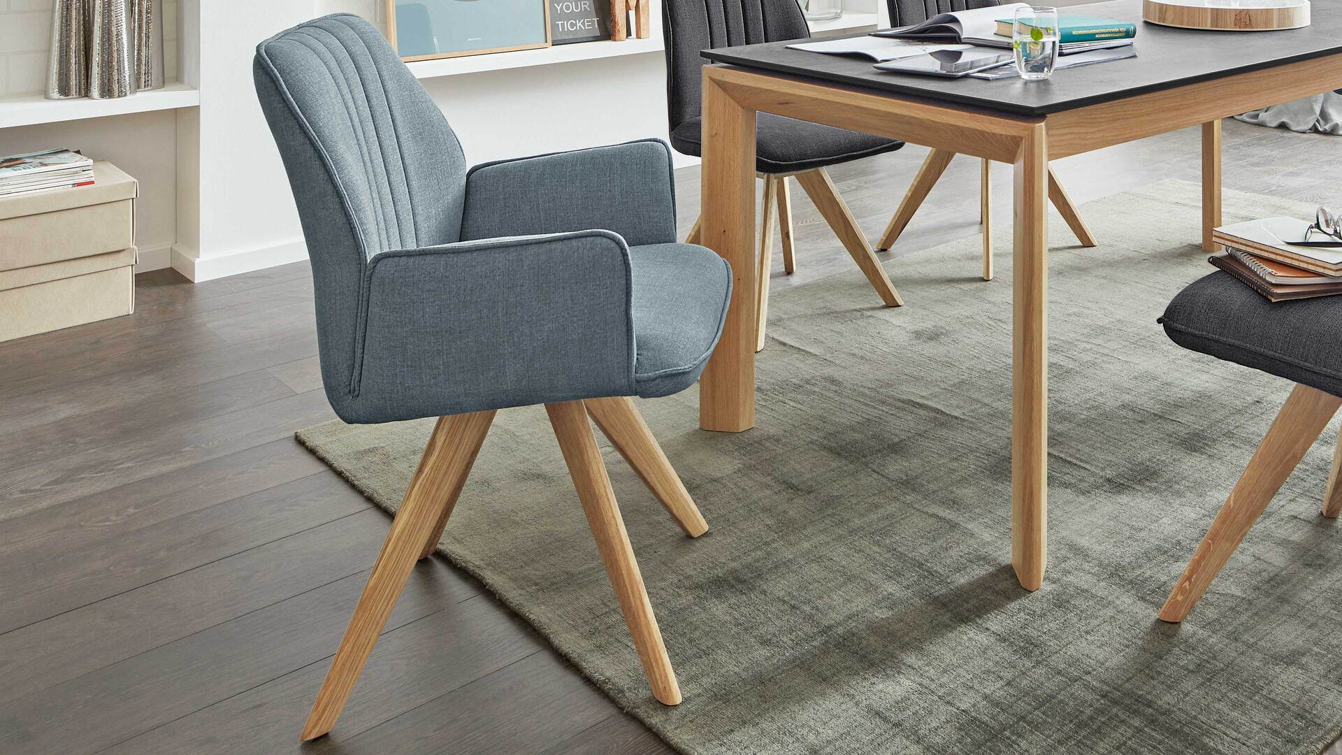 Interliving Esszimmer Serie 5102 – Armlehn-Polsterstuhl