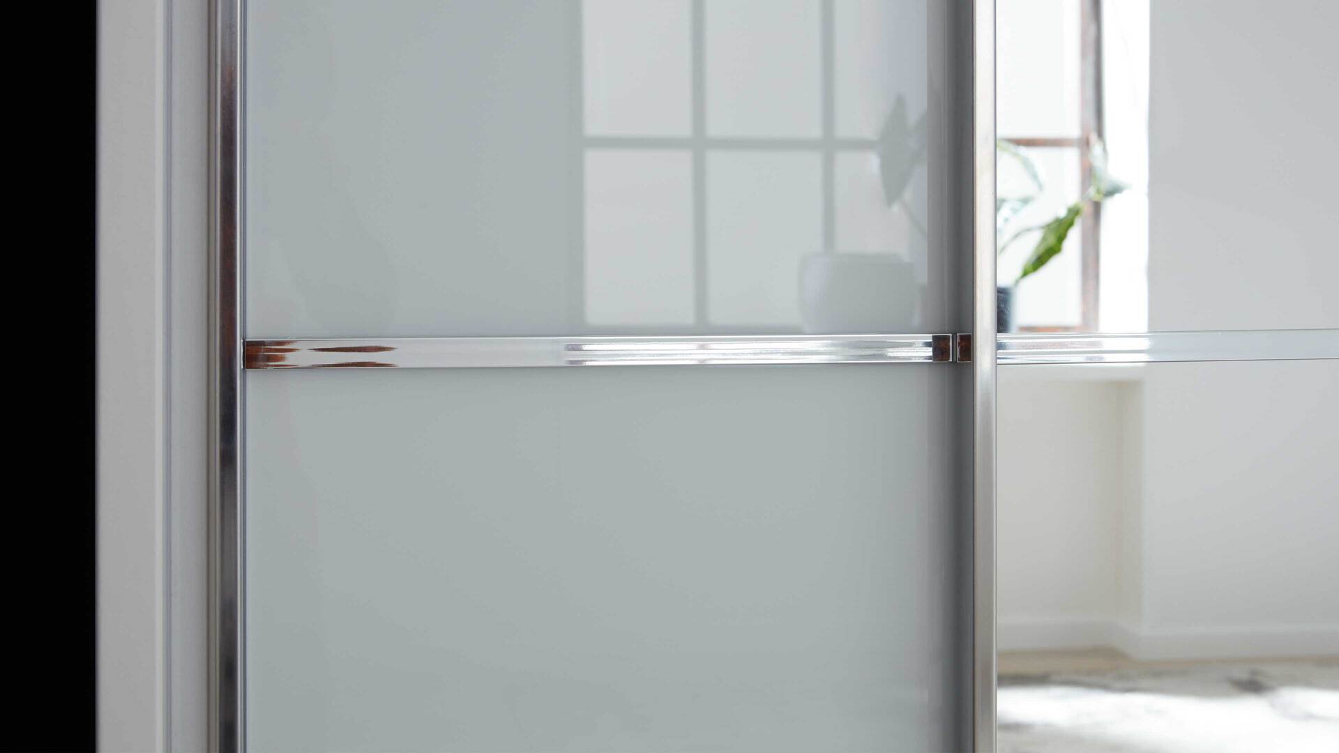 Interliving Kleiderschrank Serie 1205 – Schwebetürenschrank