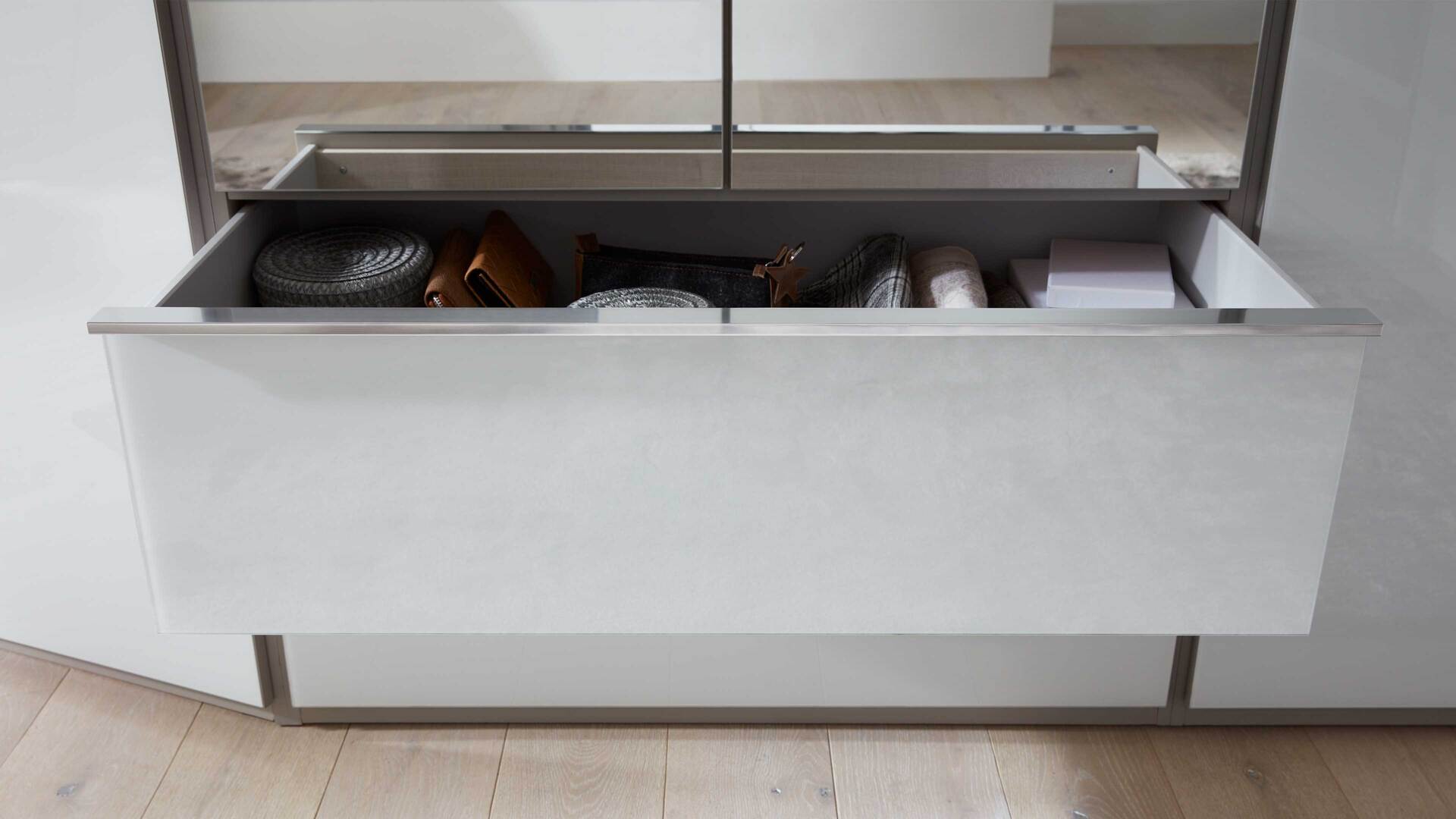 Interliving Kleiderschrank Serie 1205 – Kleiderschrank