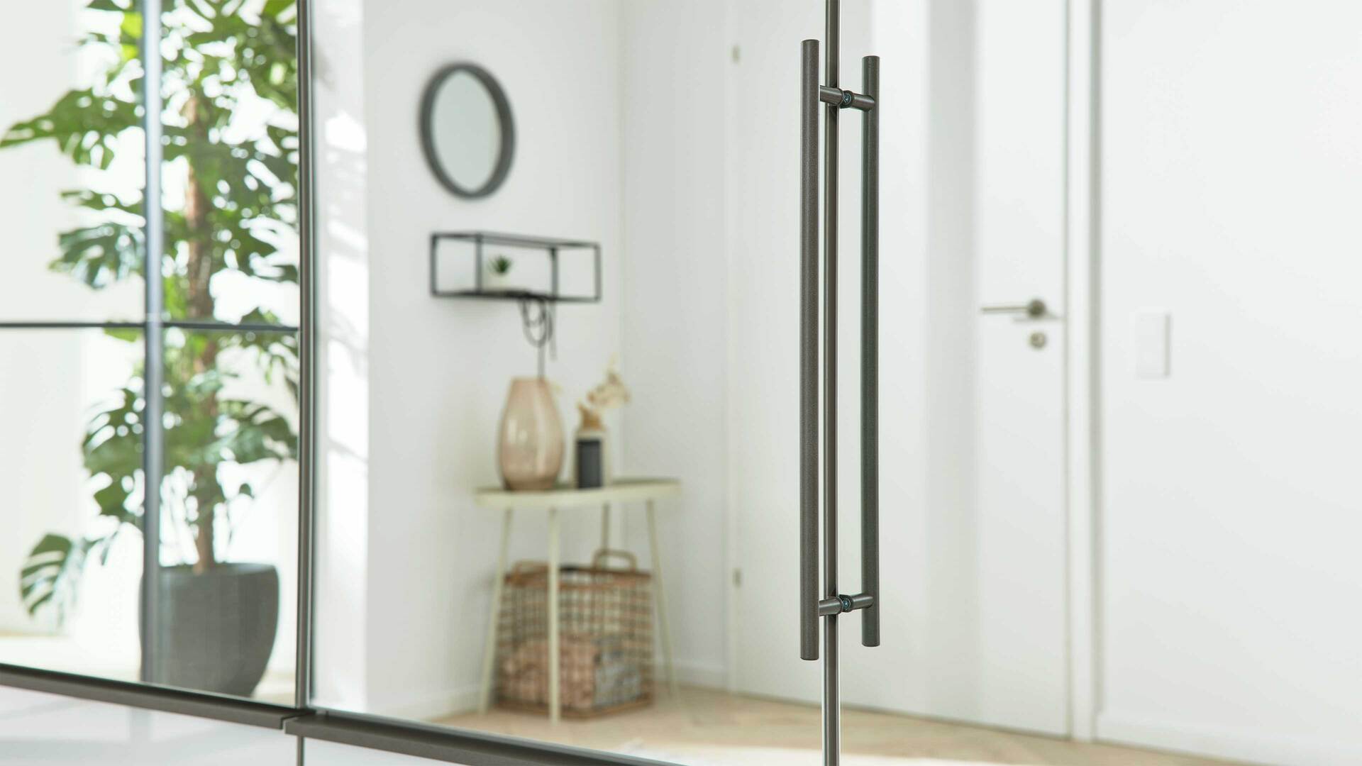 Interliving Kleiderschrank Serie 1205 – Falttürenschrank