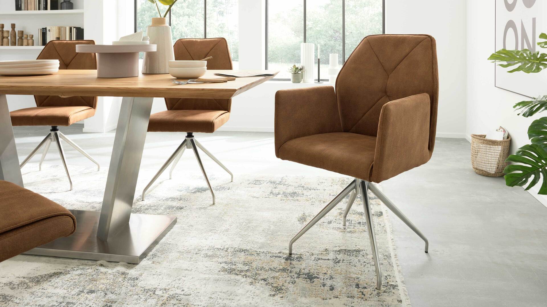 Interliving Esszimmer Serie 5104 – Armlehnstuhl mit Drehfunktion