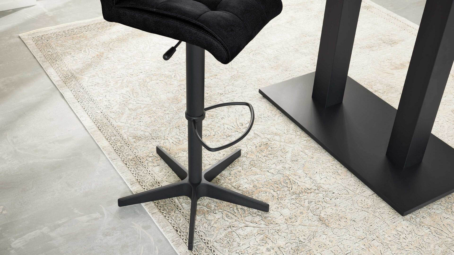 Interliving Esszimmer Serie 5104 – Barstuhl mit Drehfunktion