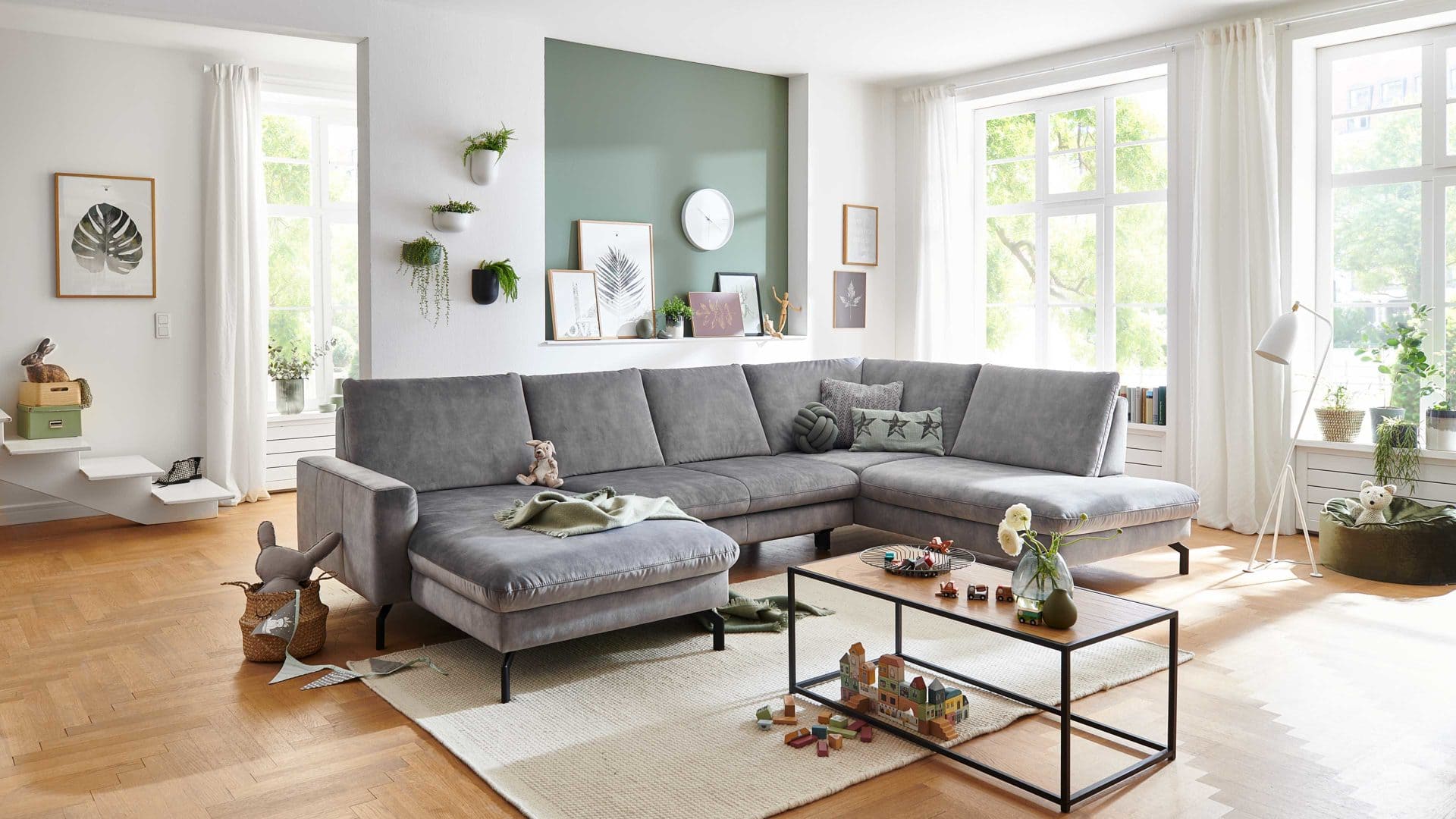 Graues Ecksofa