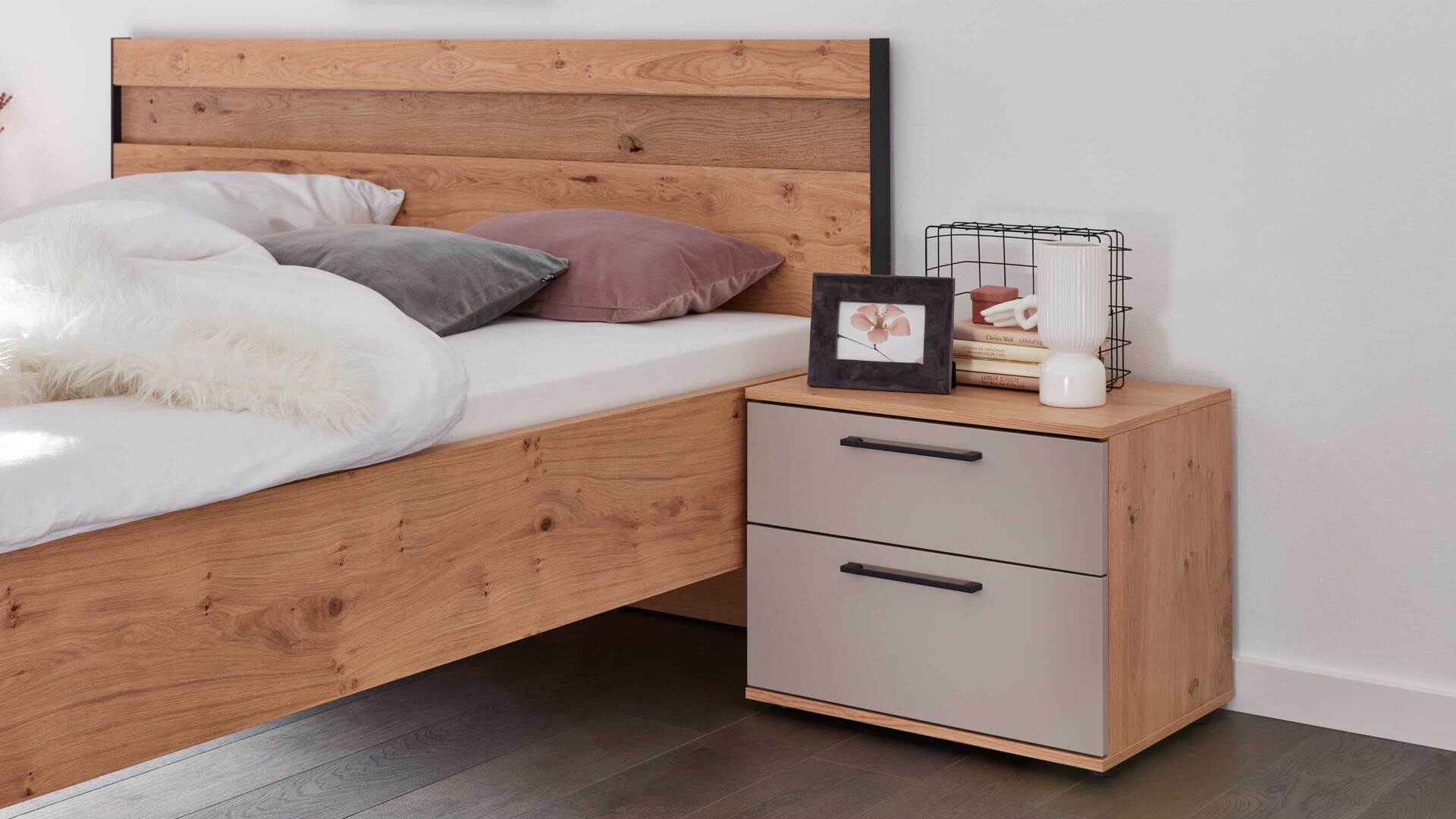 Interliving Schlafzimmer Serie 1024 – Nachtkommode