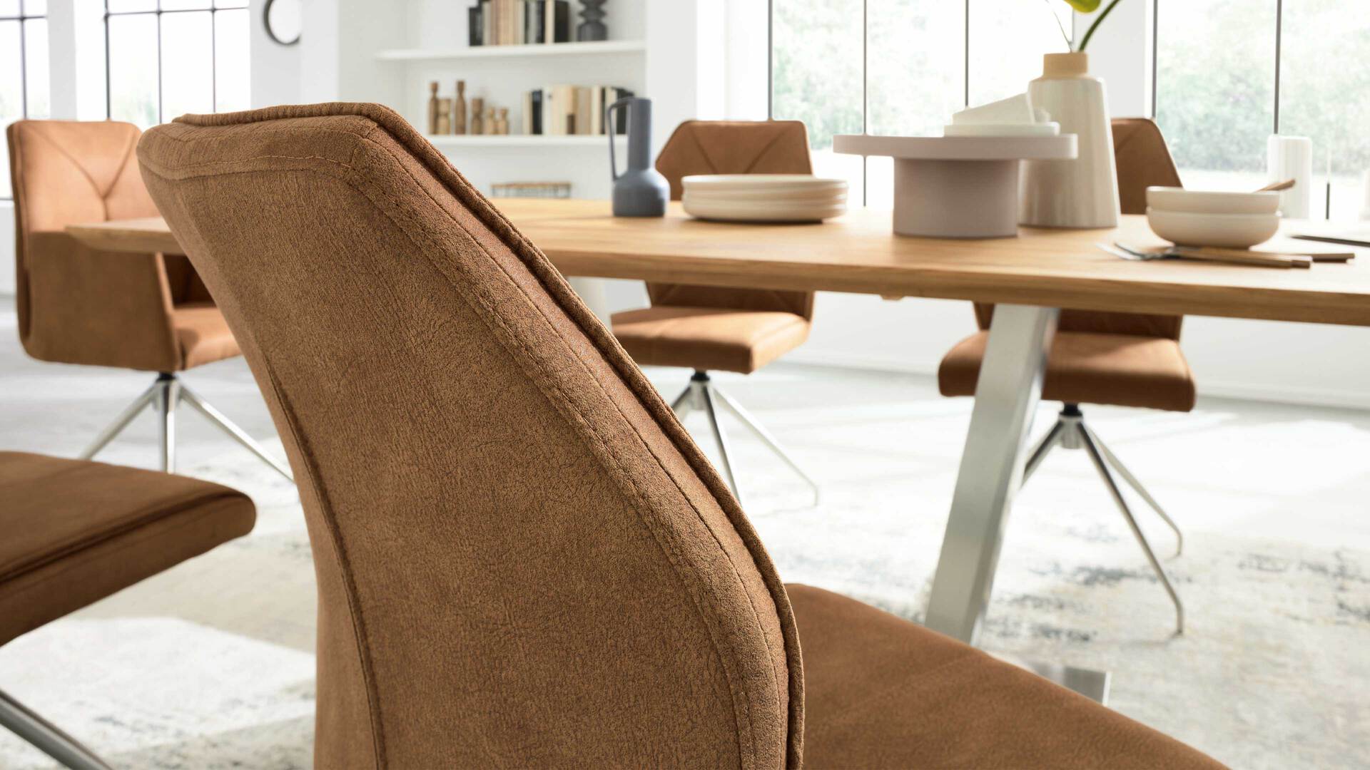 Interliving Esszimmer Serie 5104 – Armlehnstuhl mit Drehfunktion