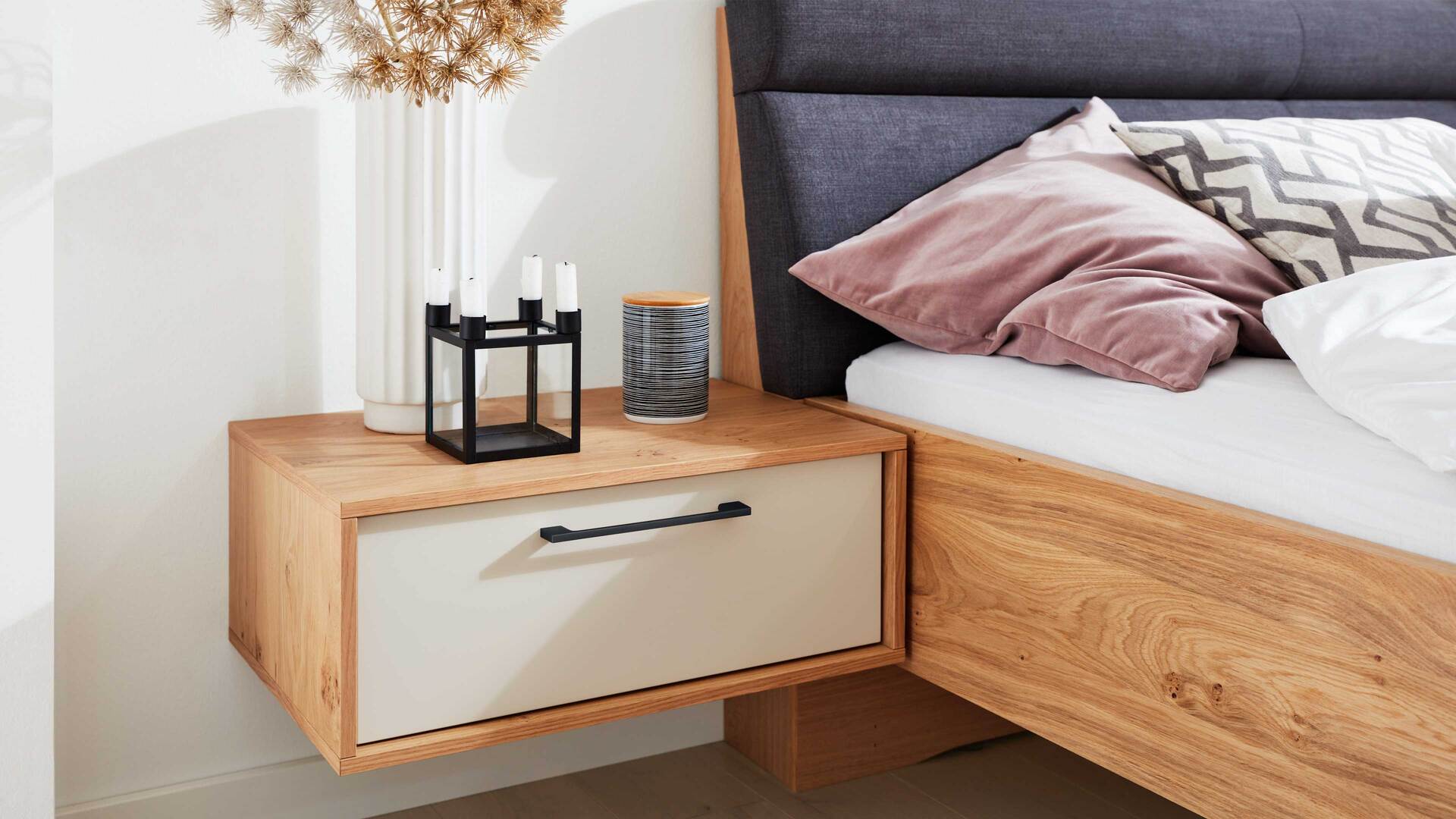 Interliving Schlafzimmer Serie 1023 – Nachtkommode