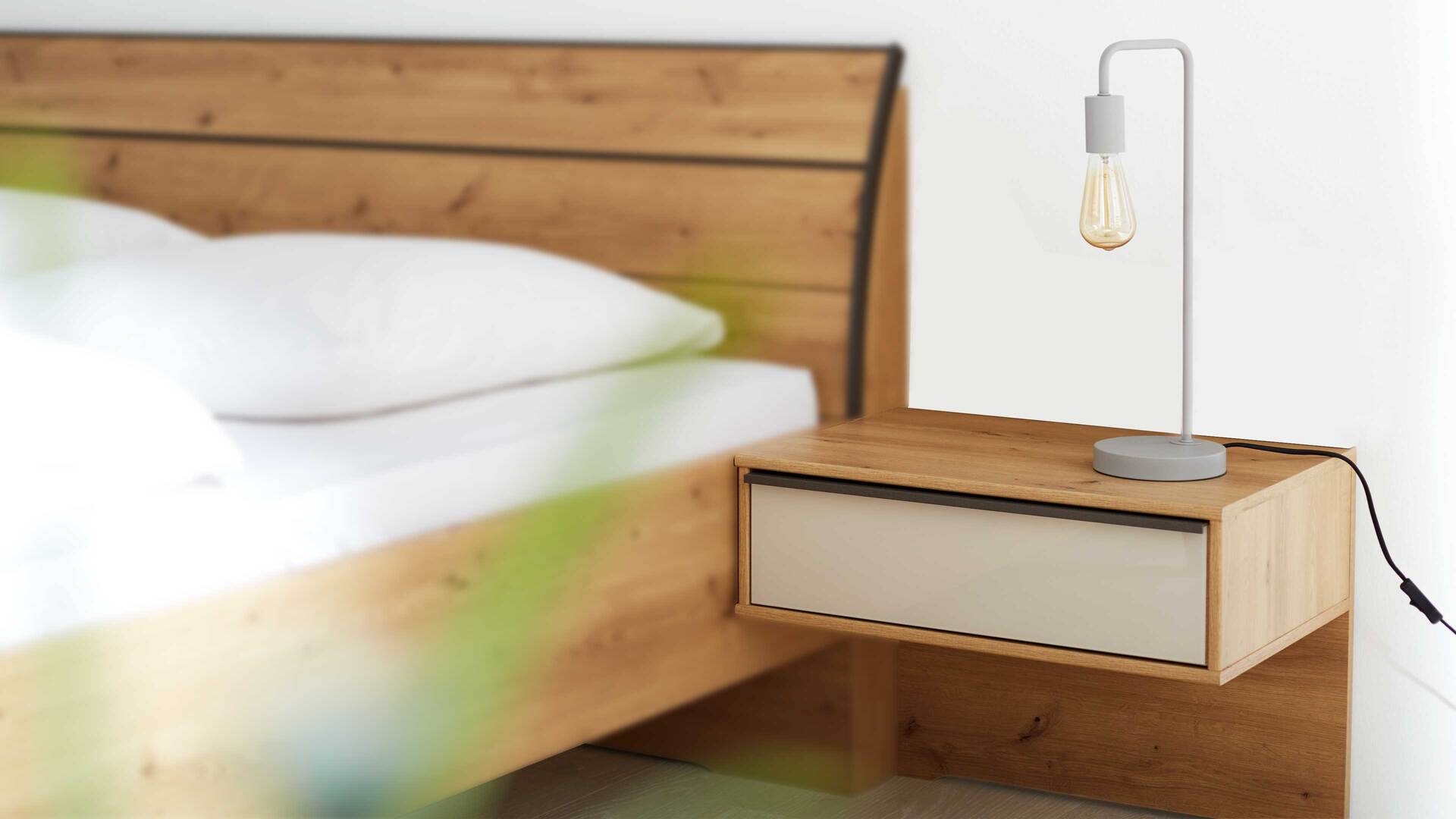Interliving Kleiderschrank Serie 1205 – Nachtkonsole