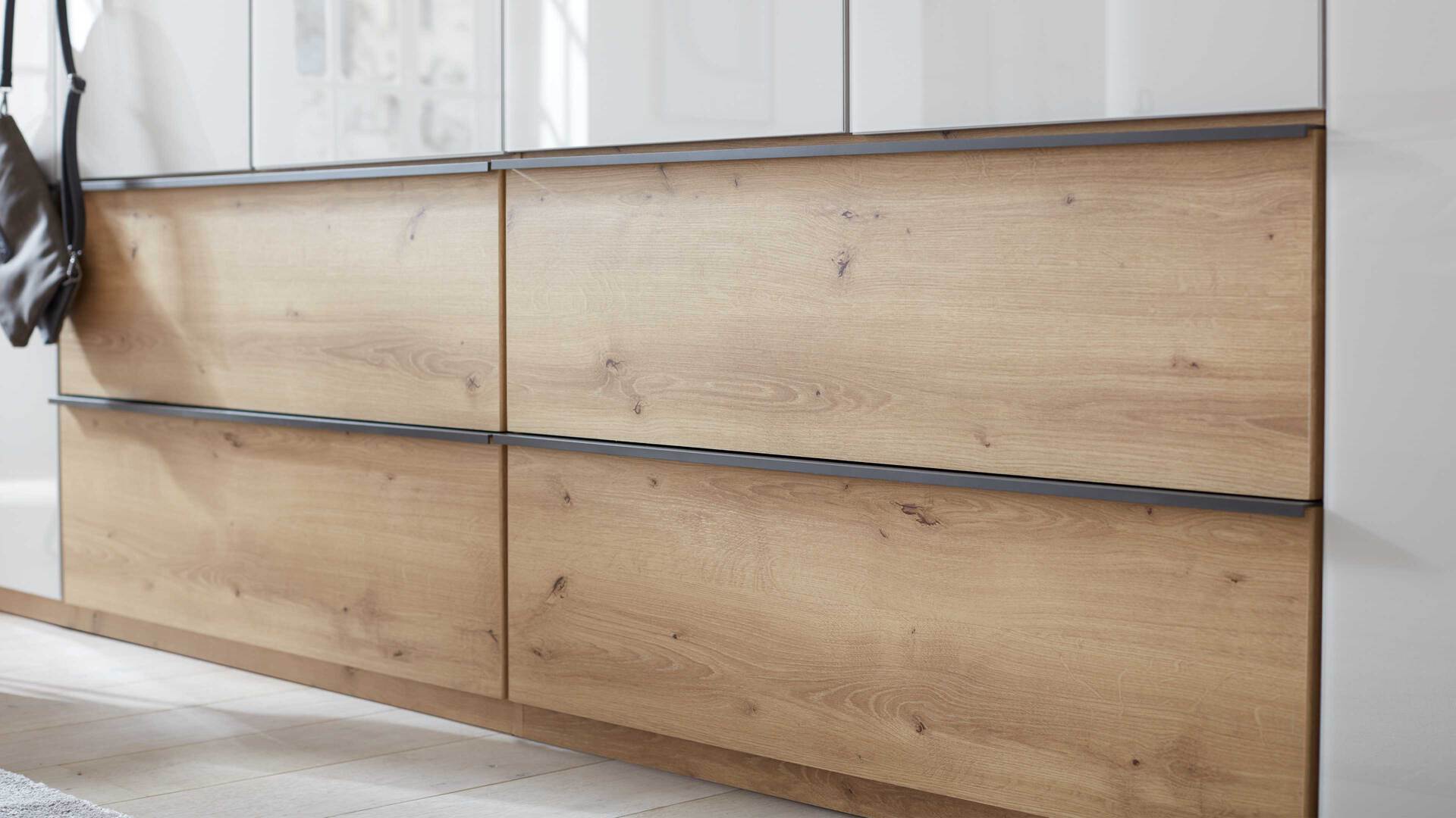 Interliving Kleiderschrank Serie 1205 – Kleiderschrank