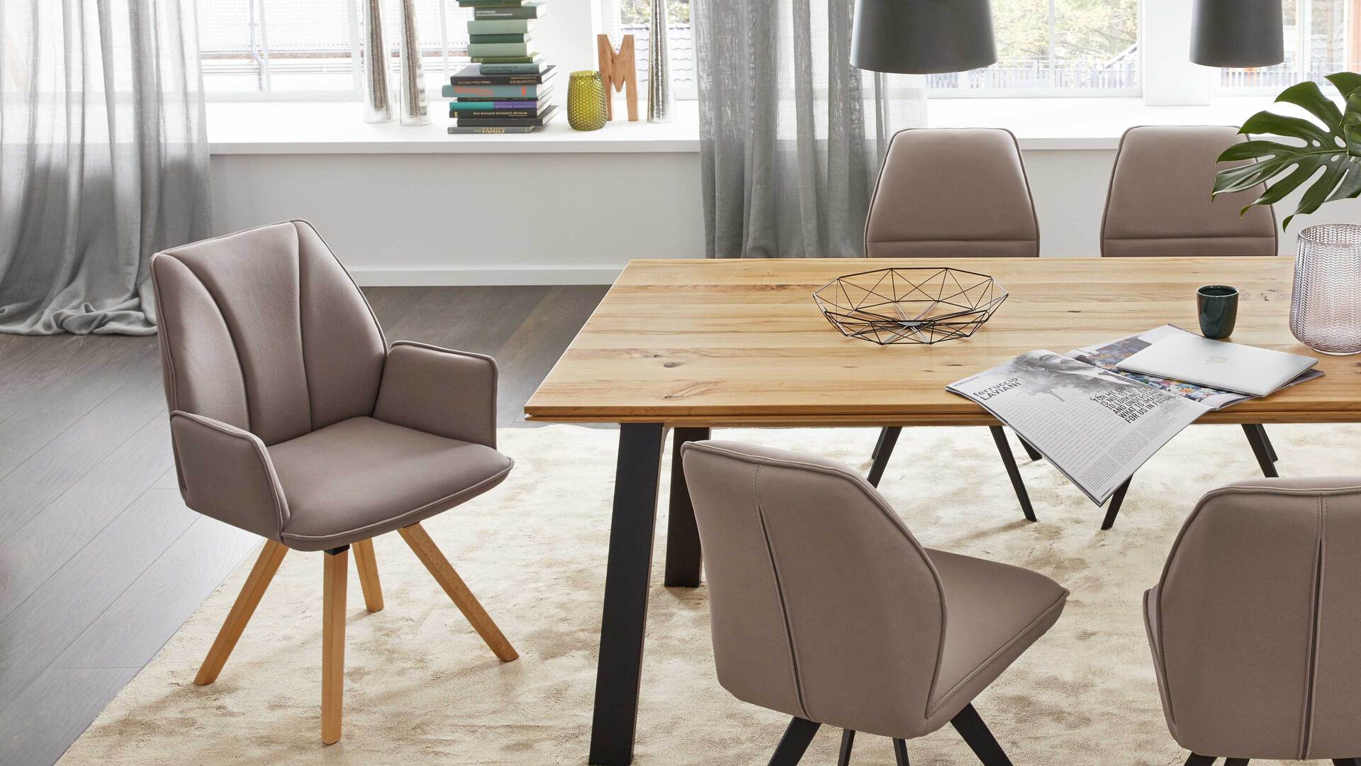 Interliving Esszimmer Serie 5102 – Armlehn-Polsterstuhl