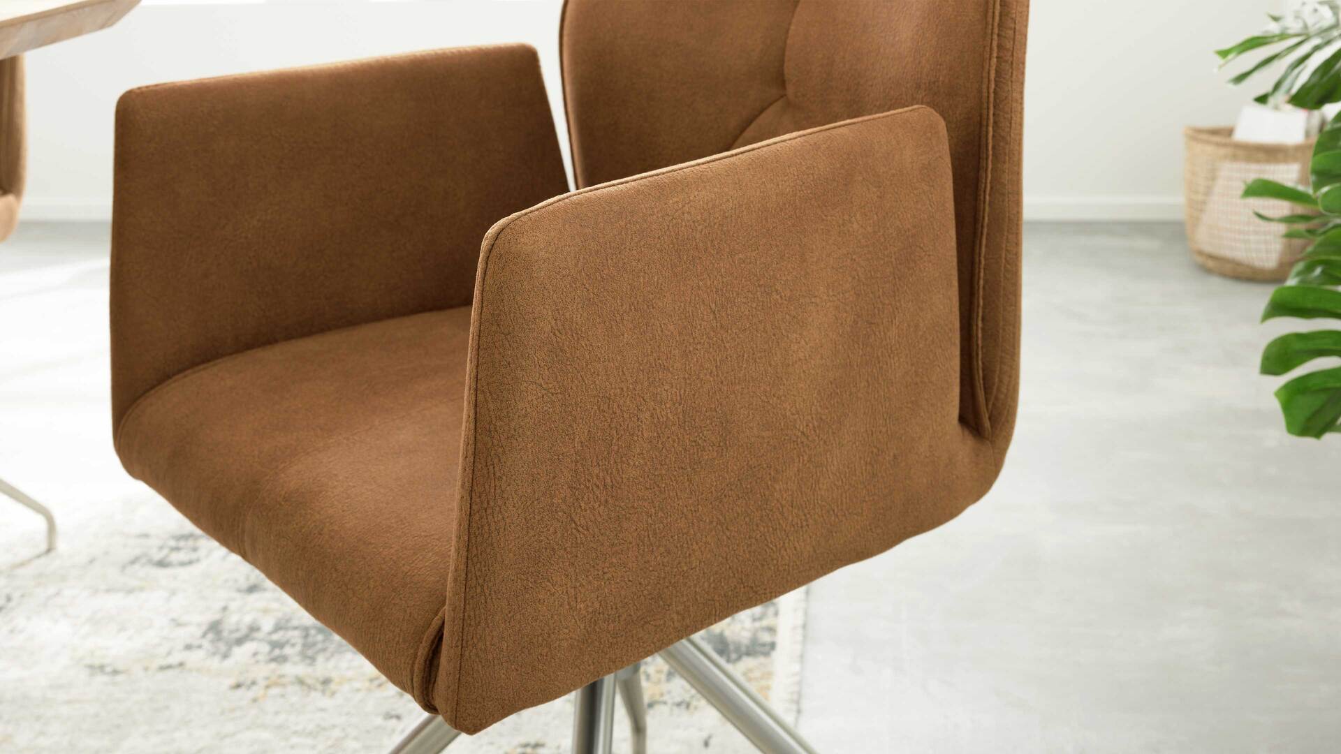Interliving Esszimmer Serie 5104 – Armlehnstuhl mit Drehfunktion