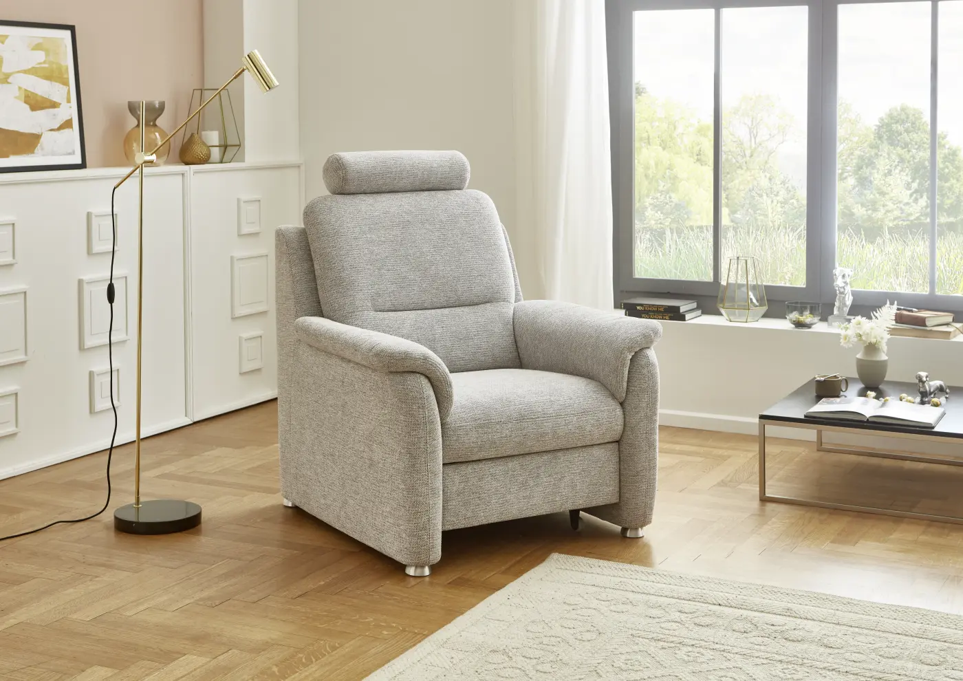 Sessel mit Metallfuß