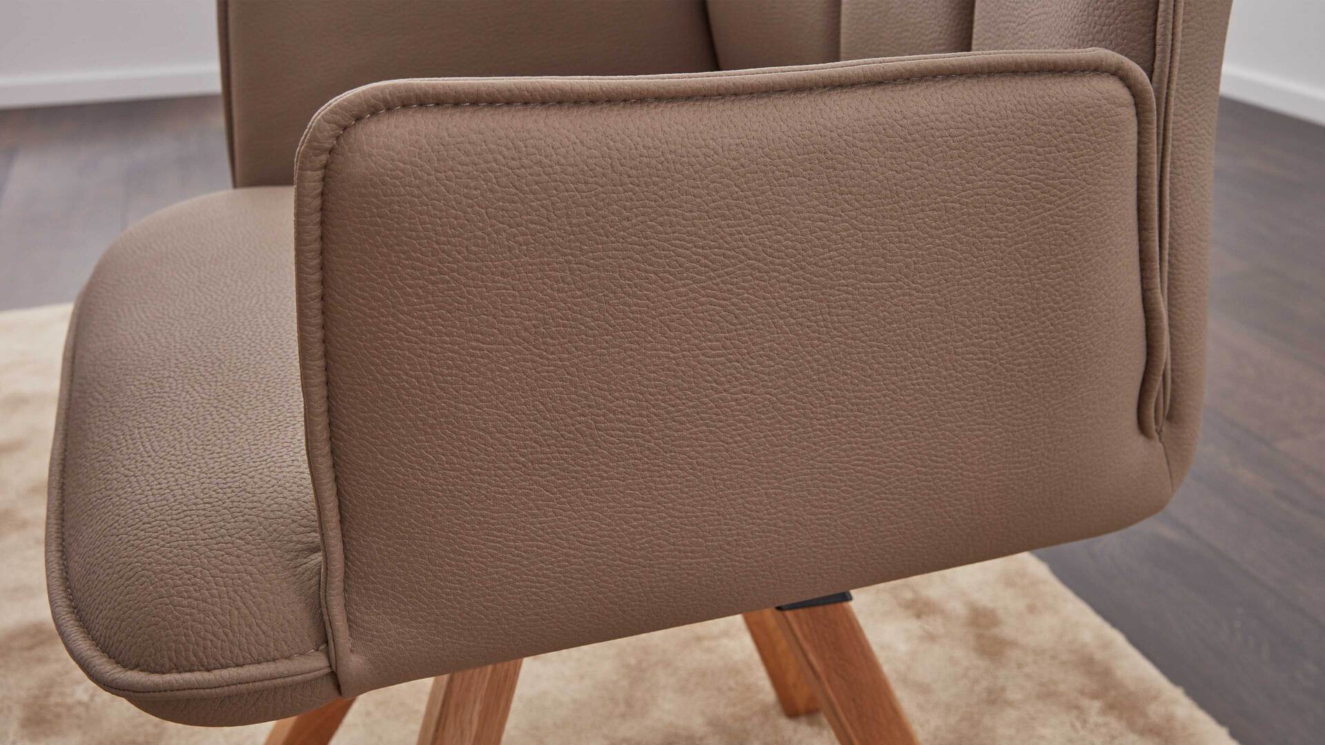 Interliving Esszimmer Serie 5102 – Armlehn-Polsterstuhl