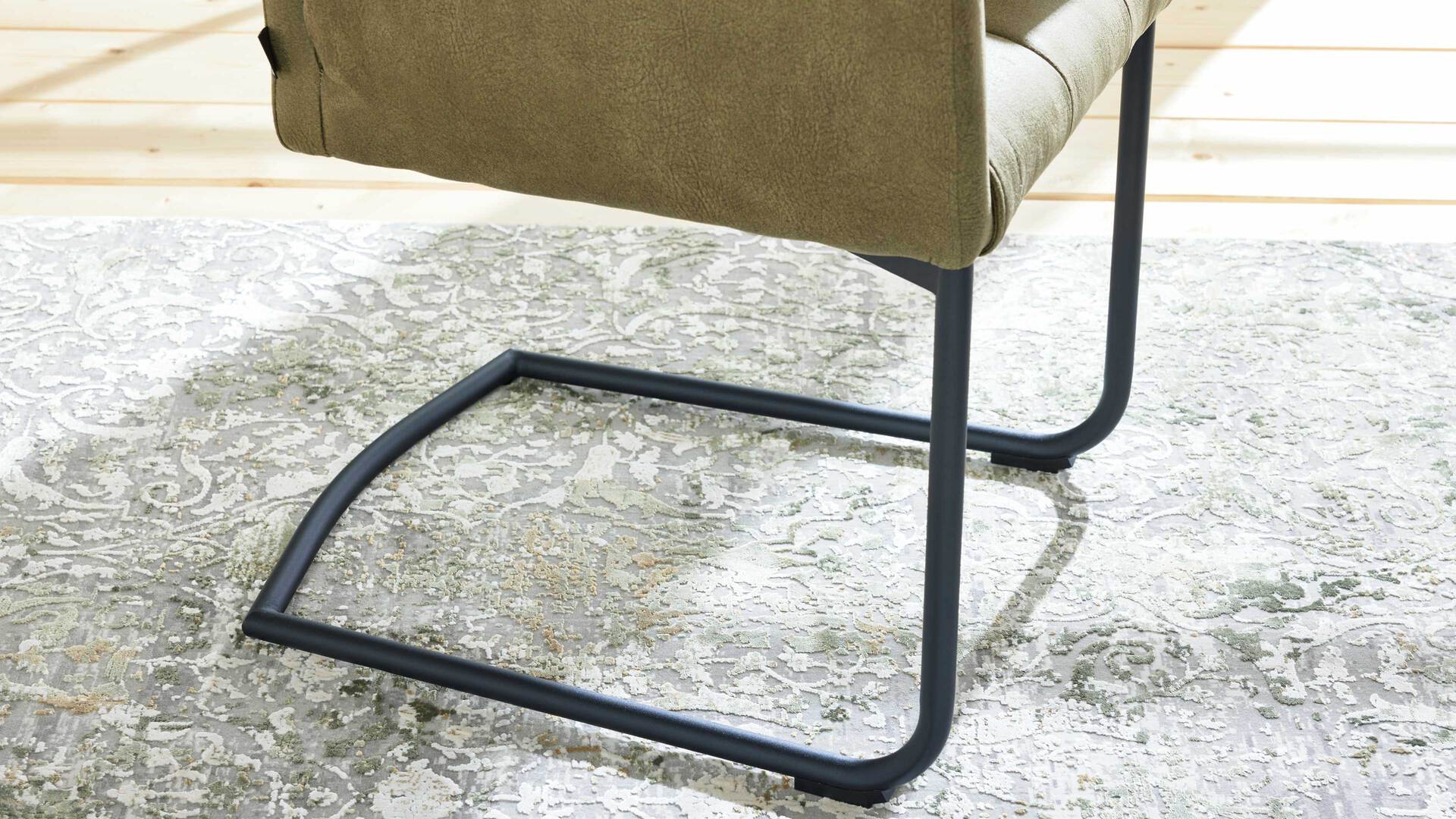 Interliving Esszimmer Serie 5104 – Armlehn-Schwingstuhl