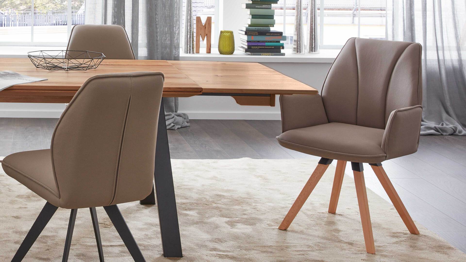 Interliving Esszimmer Serie 5102 – Armlehn-Polsterstuhl