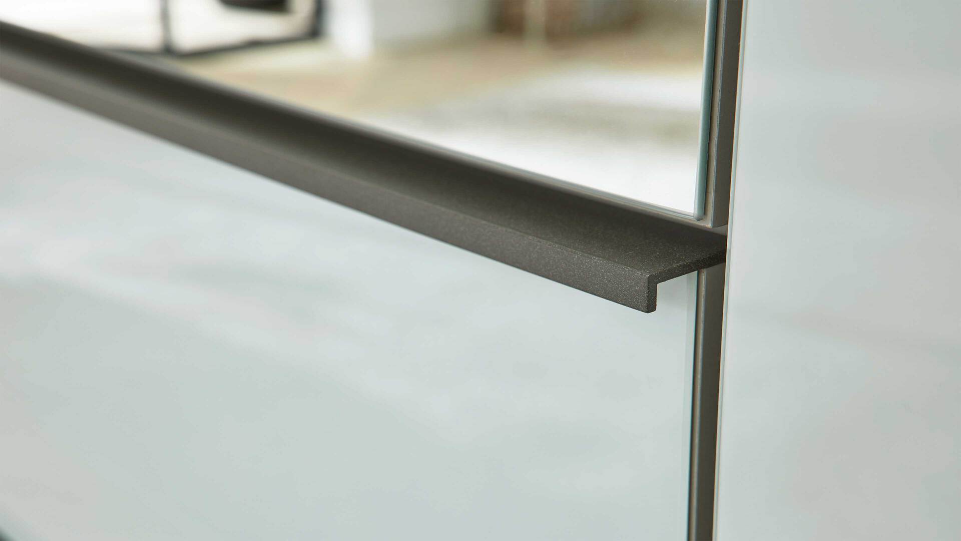 Interliving Kleiderschrank Serie 1205 – Falttürenschrank