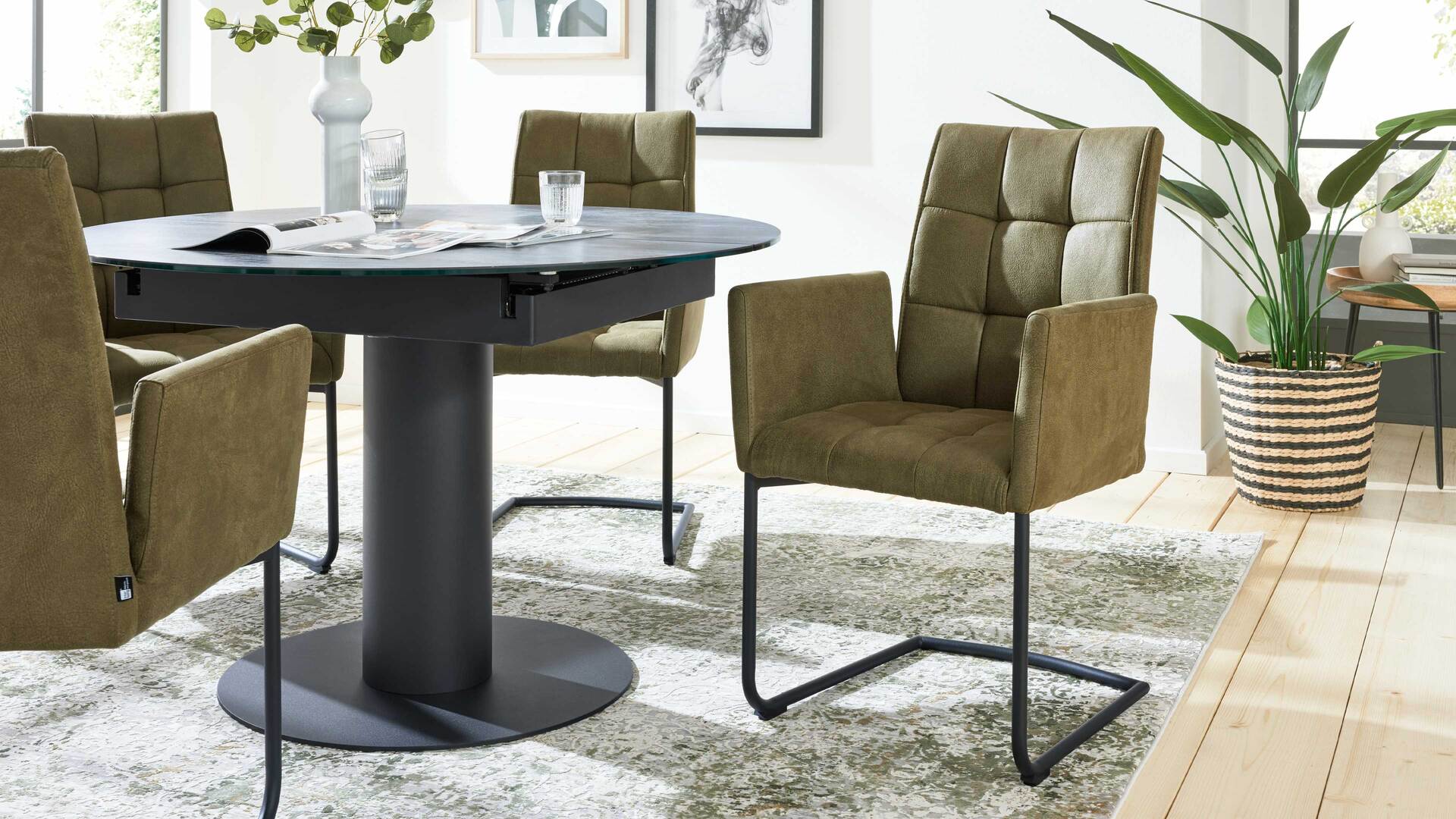 Interliving Esszimmer Serie 5104 – Armlehn-Schwingstuhl