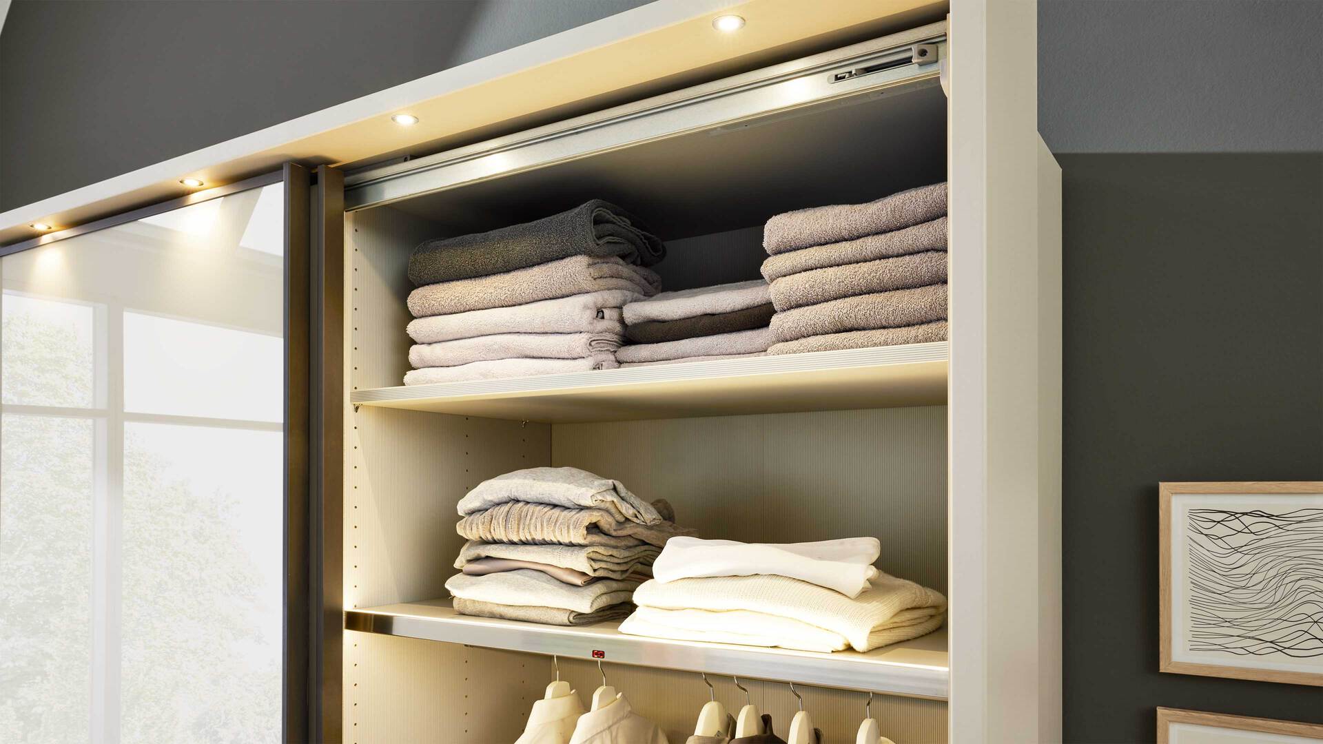 Interliving Kleiderschrank Serie 1205 Passepartoutrahmen 732