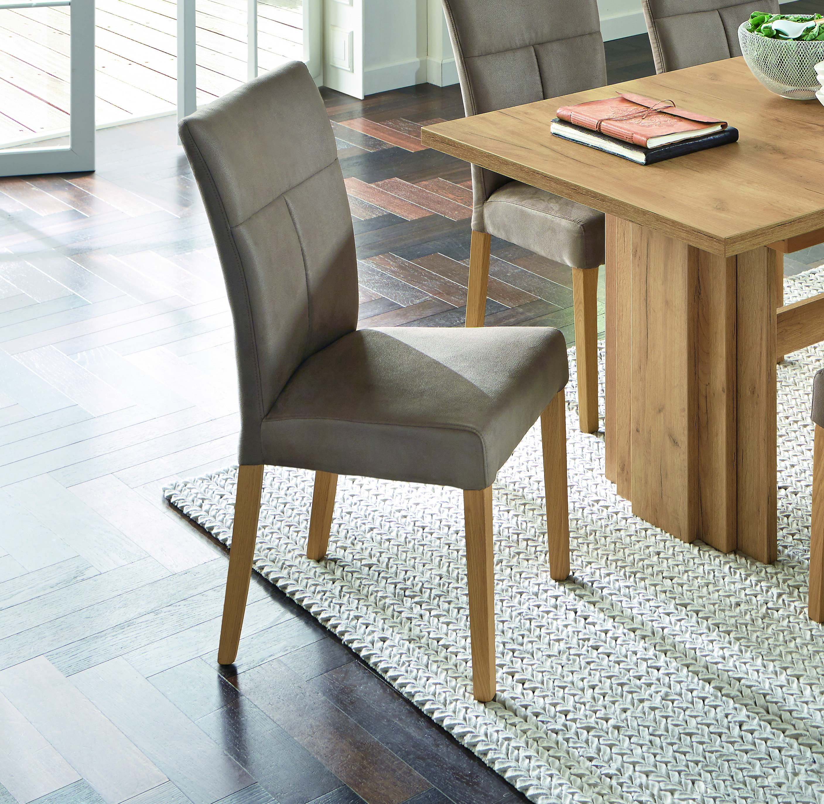 Eleganter Stuhl mit Komfortfaktor