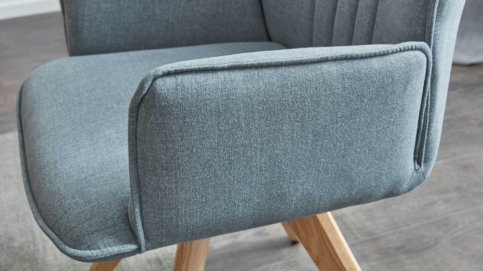 Interliving Esszimmer Serie 5102 – Armlehn-Polsterstuhl mit Drehfunktion