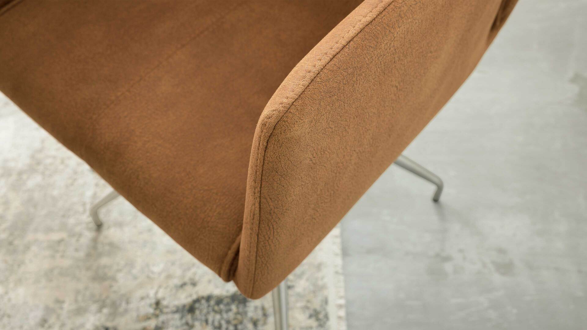 Interliving Esszimmer Serie 5104 – Armlehnstuhl mit Drehfunktion