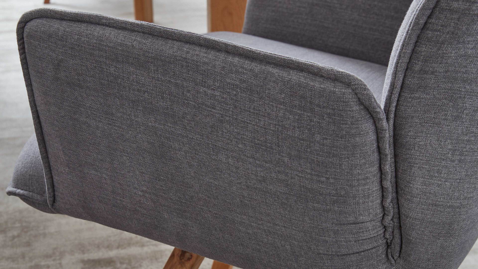 Interliving Esszimmer Serie 5102 – Armlehn-Polsterstuhl